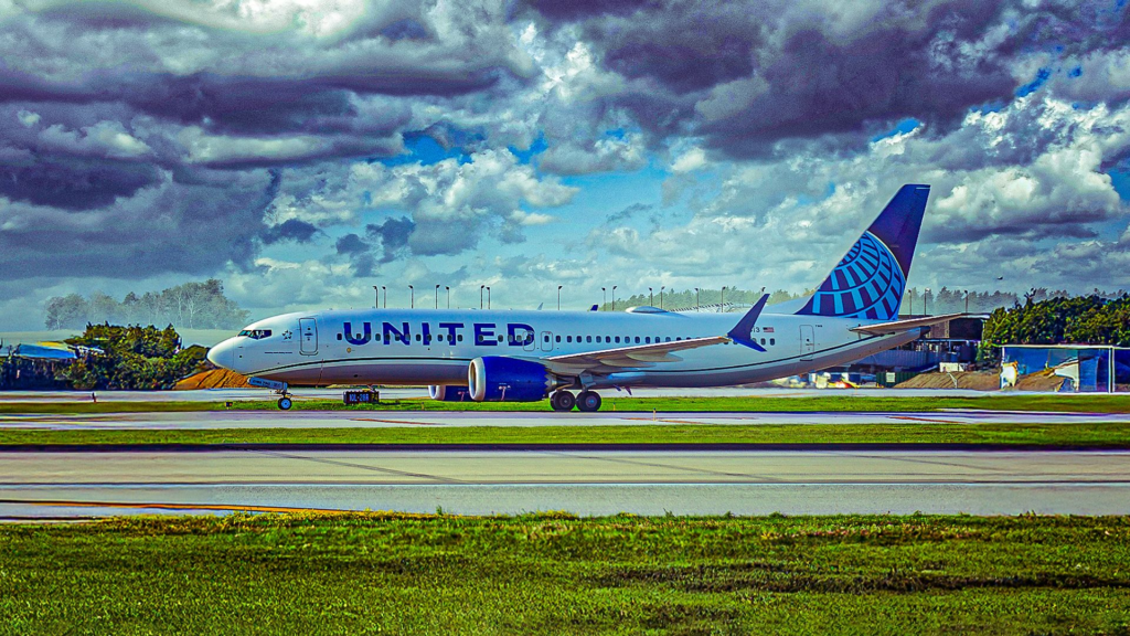 United Airlines' Philadelphia Lounge Closed For Health Violations