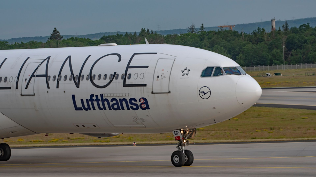 Lufthansa's Airbus A340 Routes in October: Over 850 Flights Scheduled