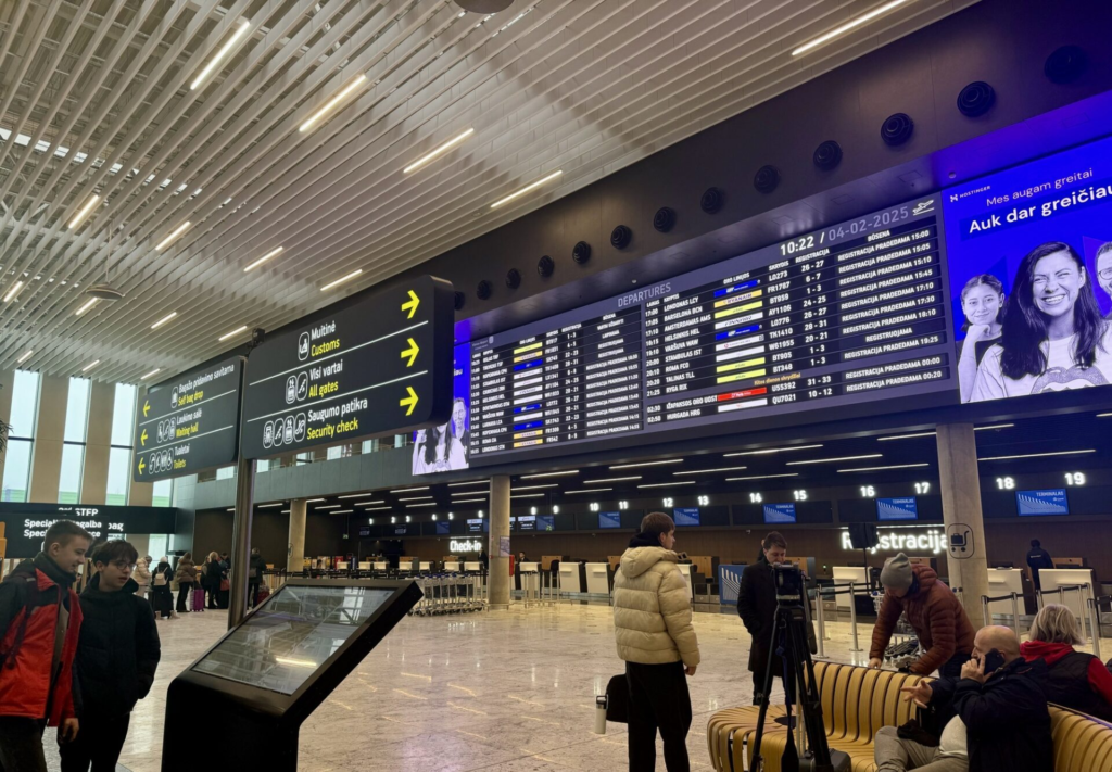 Vilnius and Kaunas airports shut after contraband balloons enter airspace