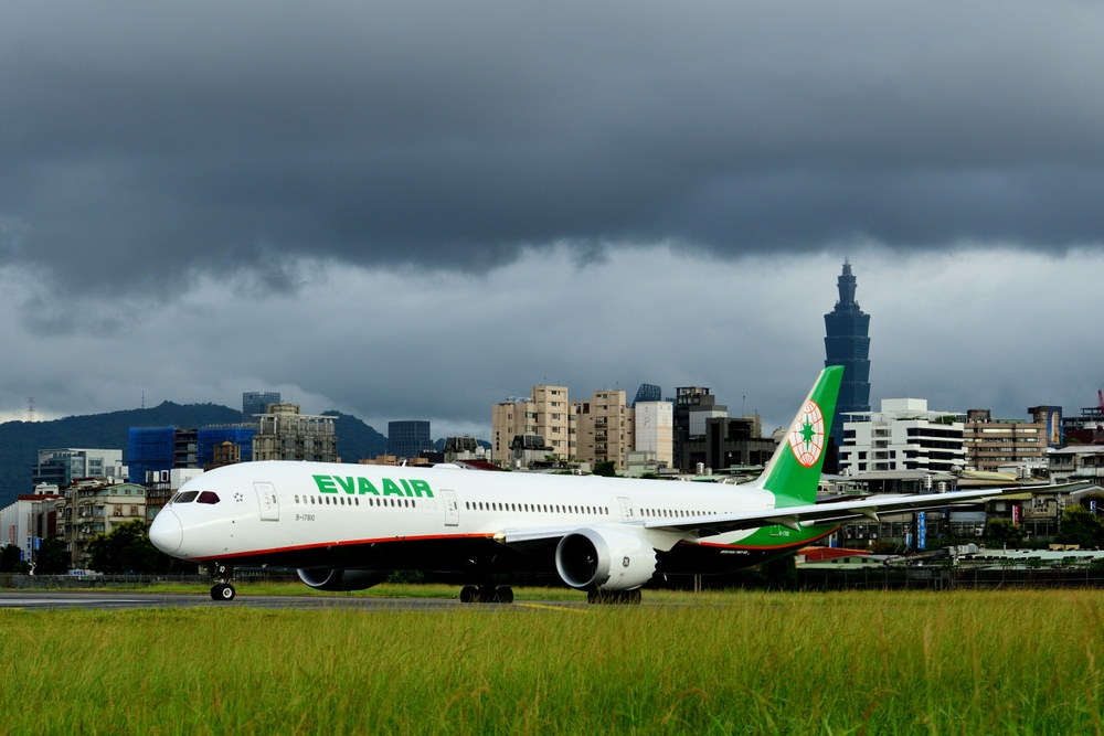 Taiwan lowers pilot age limits to expand aviation workforce