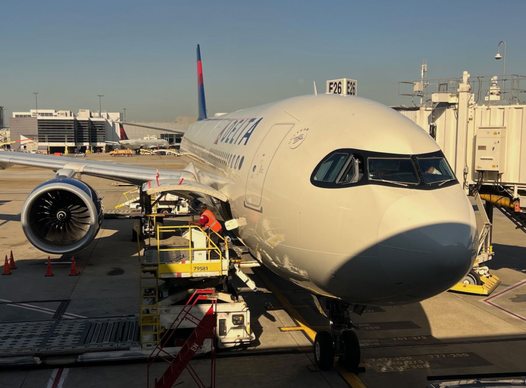 Ouch: Boston ATC Error Leads To Very Close Call With Landing Delta Jet
