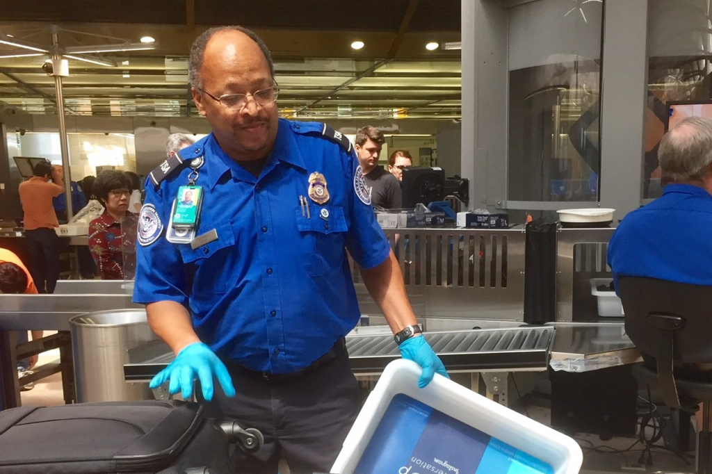 Some TSA workers begin receiving $10,000 bonuses in move backed by Trump